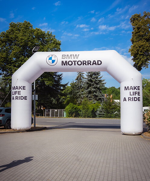 zielbogen probefahrt veranstaltung bmw motorrad Aufblasbarer Zielbogen von BMW Wernecke auf einer Veranstaltung für Motorrad Probefahrten